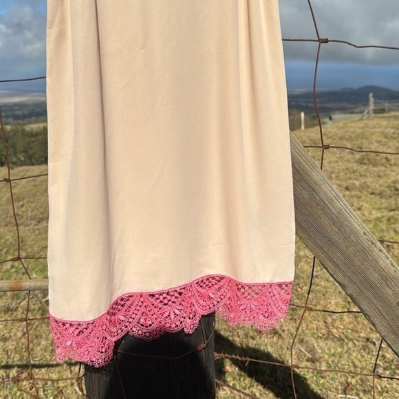 Le Superbe Sexy Beige Pink Knee length Slip 
Size 12 - Picture 6 of 6